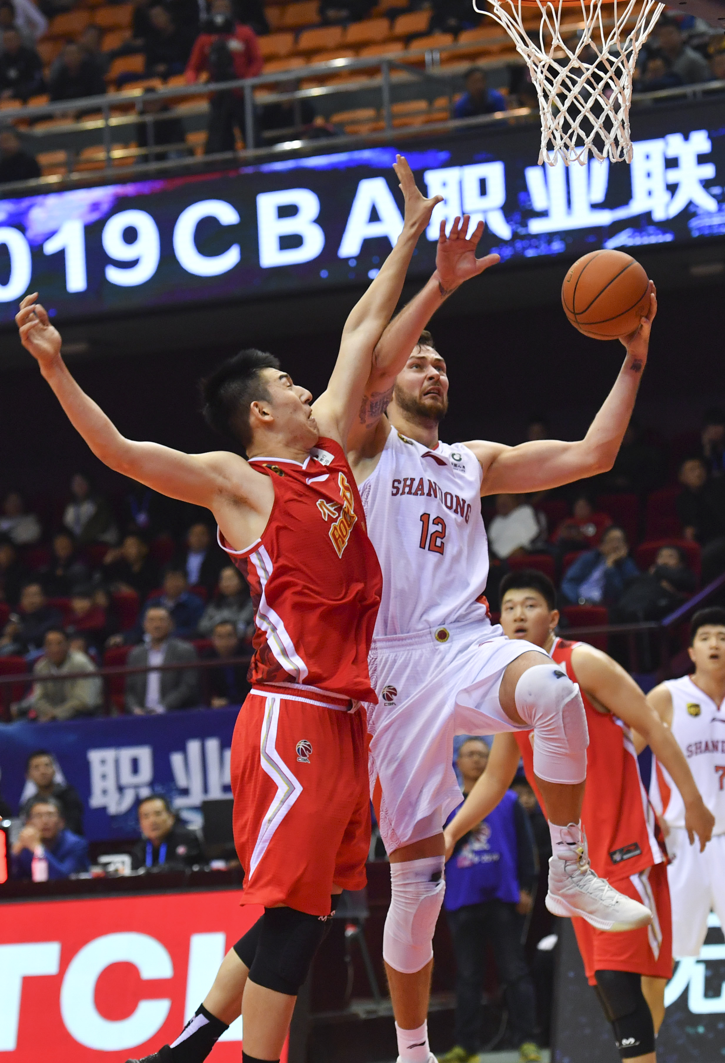 40岁魔笛仍不老！助米兰领跑意甲+连续10轮踢满全场（40岁魔笛宝刀未老，助米兰登顶意甲并连续10轮踢满90分钟）