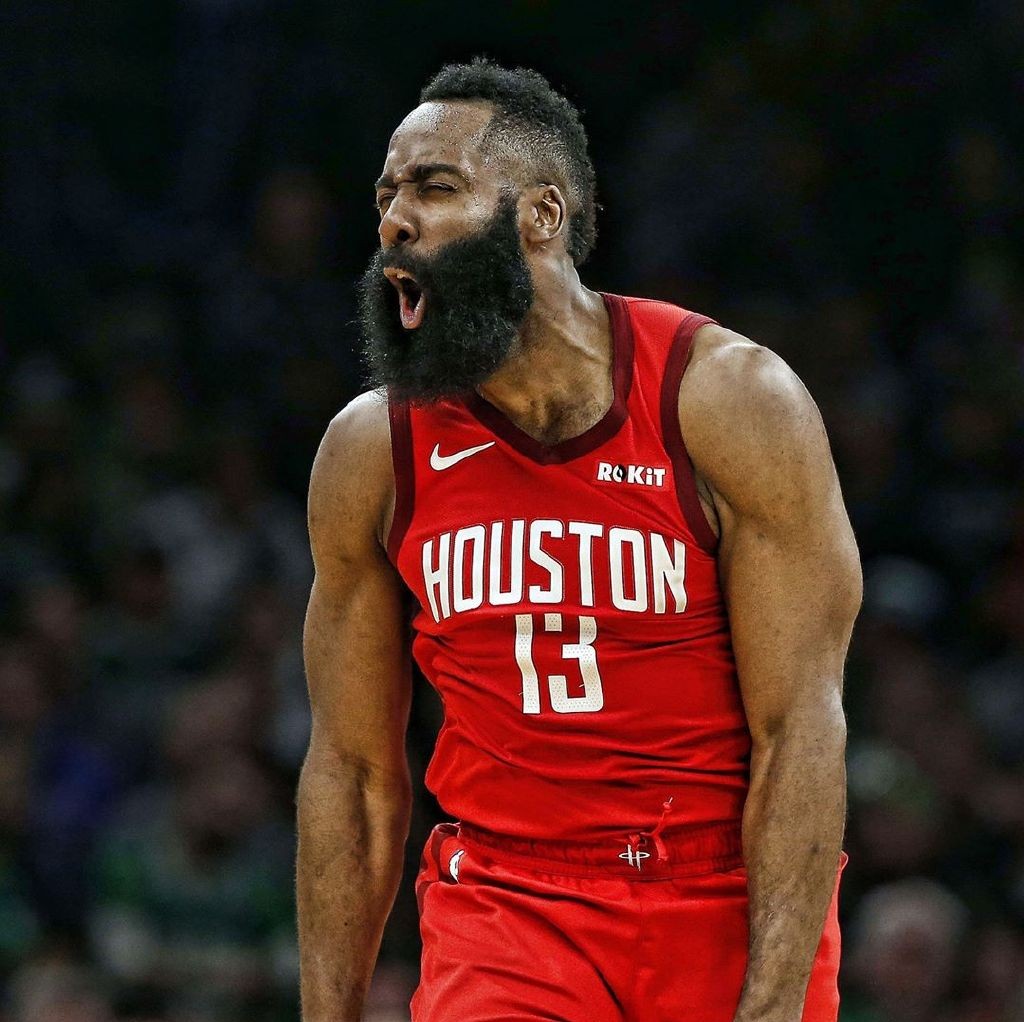 欧文快攻压哨上篮，全场沸腾（欧文压哨快攻上篮引爆全场）