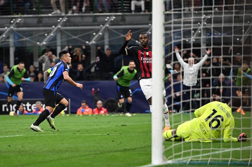 欧文背身单打得分，技术精湛