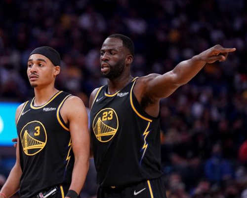 打成表演赛！徐杰单节三分6中5＊3节得到23分（比赛成了表演！徐杰单节三分6投5中，三节砍下23分）