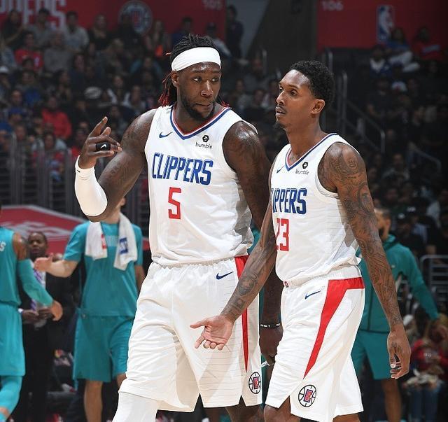 詹姆斯关键上篮助球队锁胜（詹姆斯致胜上篮锁定胜局）