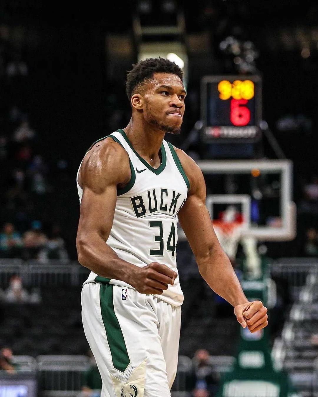 世体：欧足联检查员全面审查诺坎普，确认其可以举办欧冠比赛（世体：诺坎普通过欧足联全面核查，获准承办欧冠赛事）