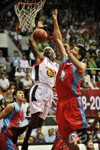 进亚冠精英附加赛！北京国安夺杯赛冠军！完胜河南队！法比奥戴帽（国安捧杯挺进亚冠精英附加赛，法比奥帽子戏法完胜河南）