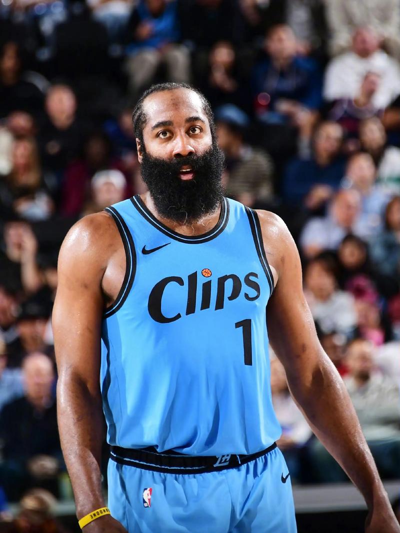 切尔西9号魔咒再度发威！新援德拉普复出即伤，赛季第二次倒下（切尔西9号魔咒再现！德拉普复出再伤，本季第二次倒下）